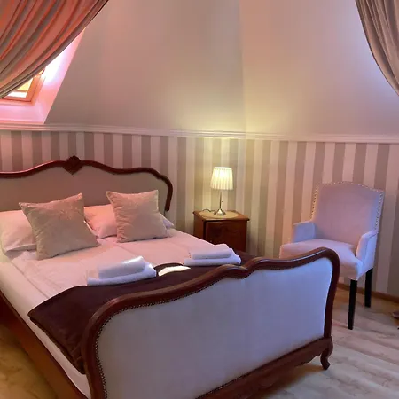 Willa Wiktoria W Rozewiu - Apartamenty Z Aneksem Kuchennym , Sniadanie W Cenie Frühstückspension Jastrzębia Góra